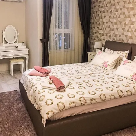 아파트 Classic Style Close To Ancient Roman Theatre *